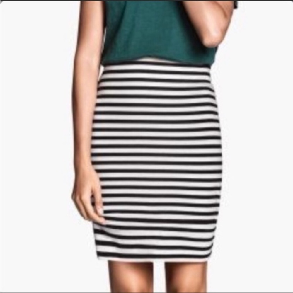 🍀 3/$30 Merona NWT striped structured cotton blend pencil skirt black white size